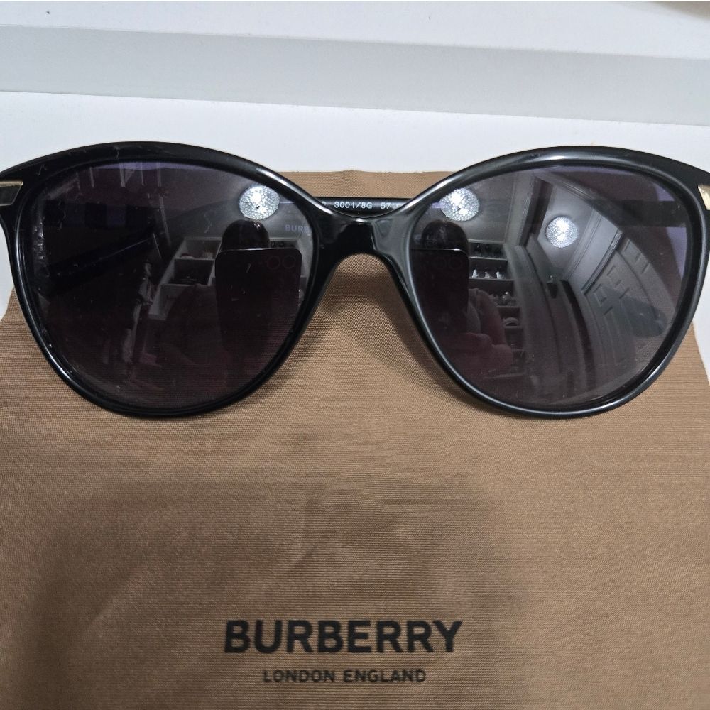 Burberry Sunglasses  - Picture 6 of 6